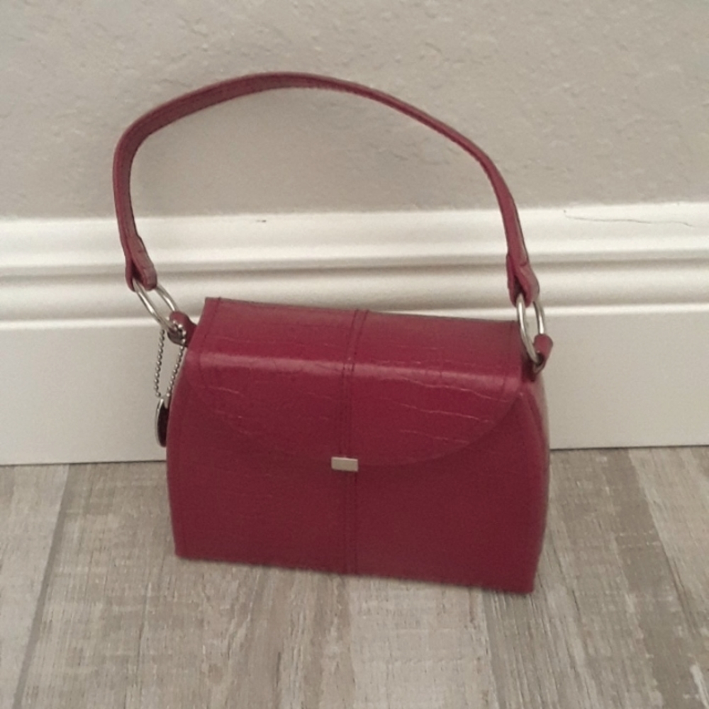WOLF DESIGNS..jewelry carrier/mini bag